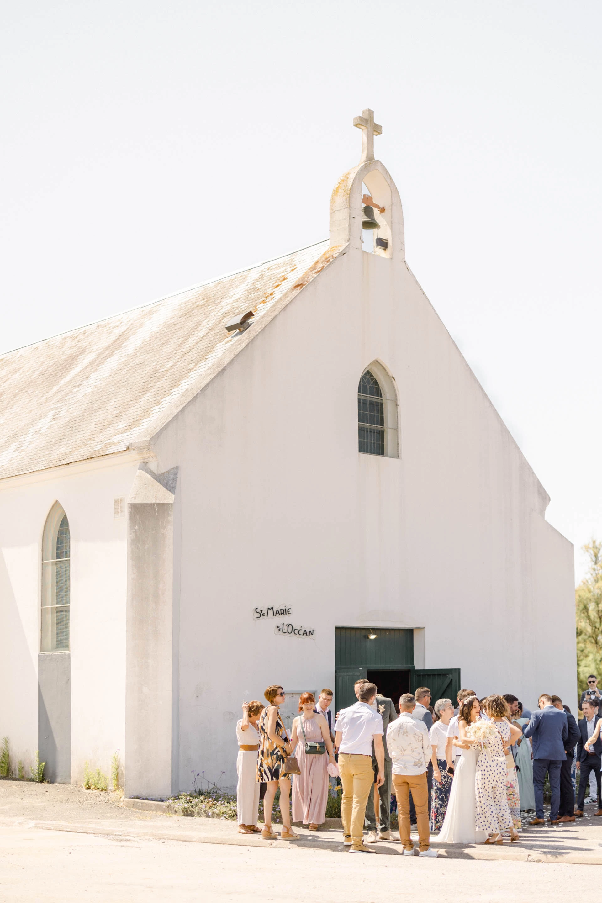 mariage chapelle robe beige gris